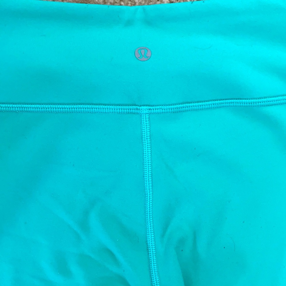 Lululemon reversible crop leggings - Picture 2 of 3